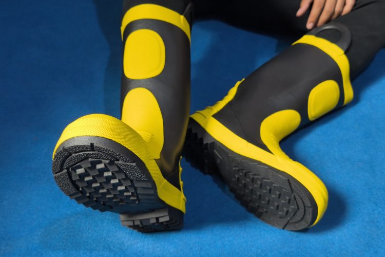 Mengapa Sepatu Safety Wajib Digunakan di Lingkungan Industri?
